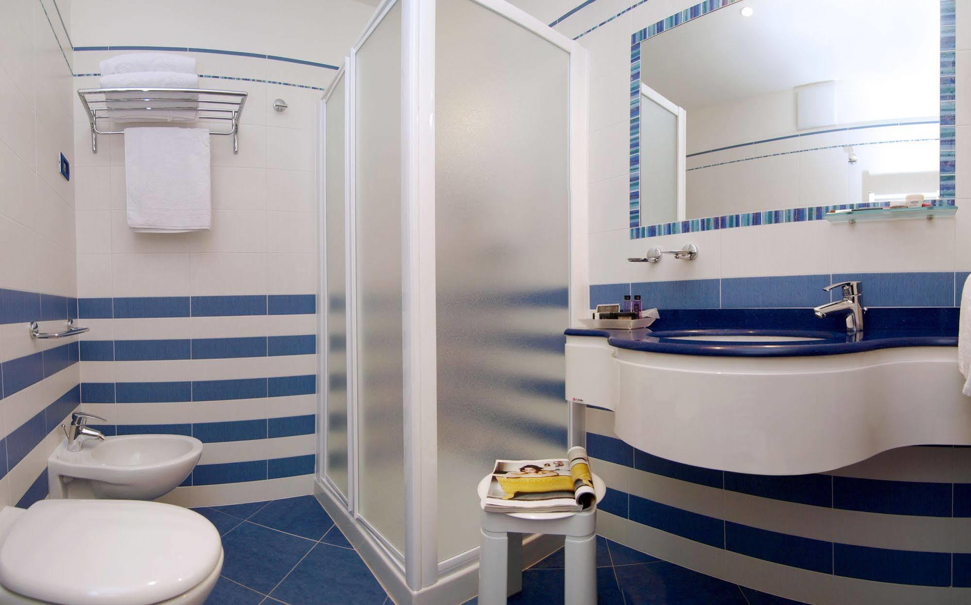 Hotel Garni Corallo Torbole Sul Garda Kültér fotó