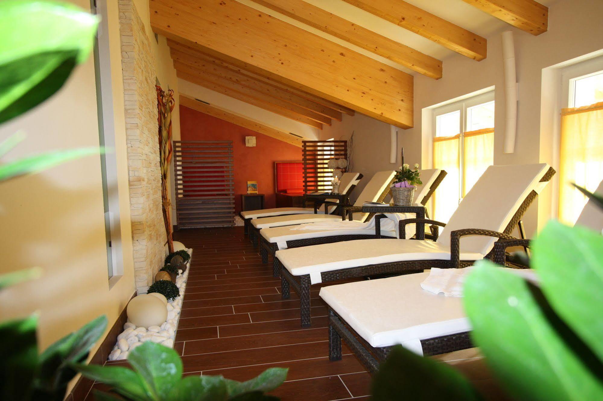 Hotel Garni Corallo Torbole Sul Garda Kültér fotó