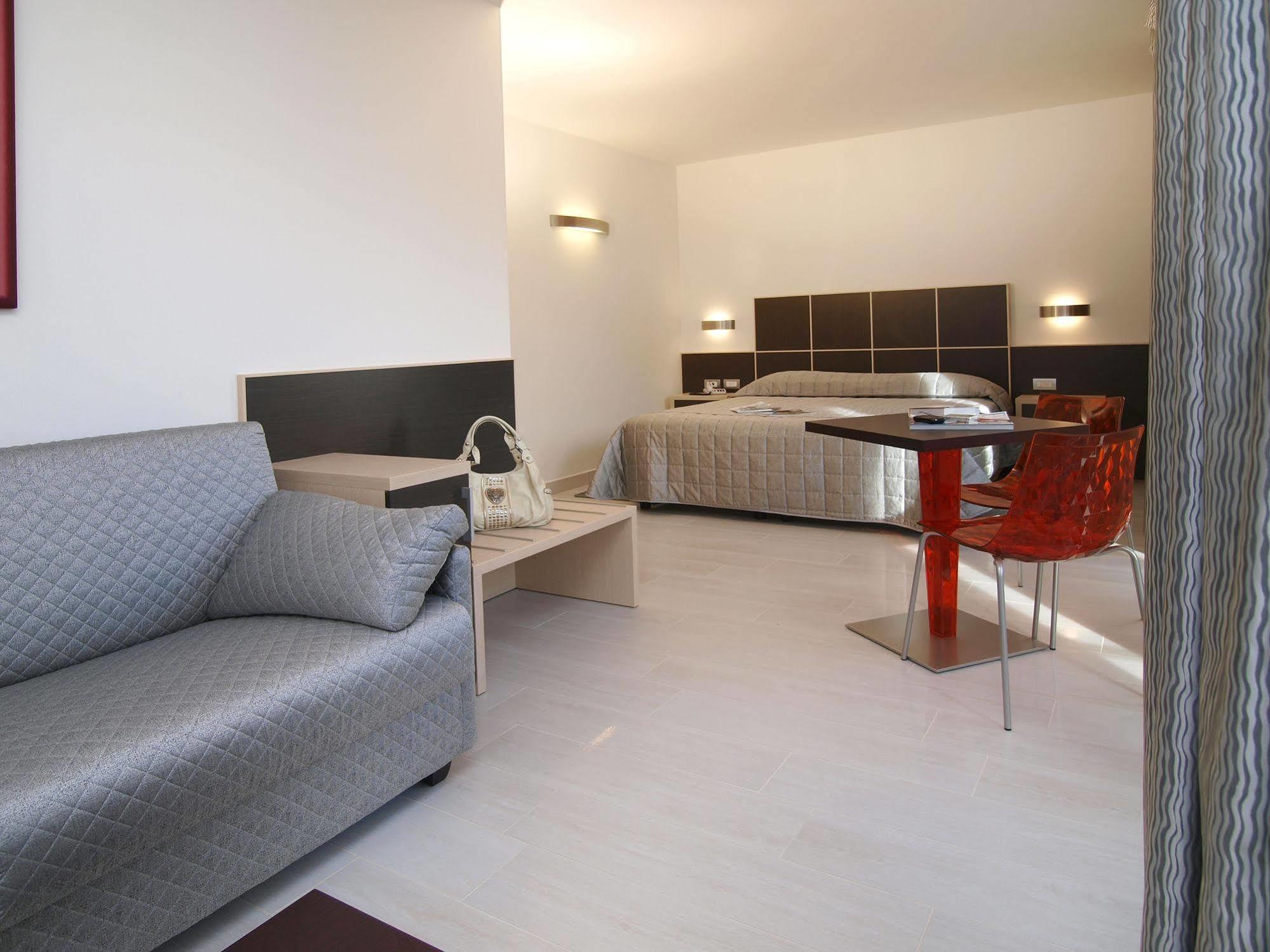 Hotel Garni Corallo Torbole Sul Garda Kültér fotó