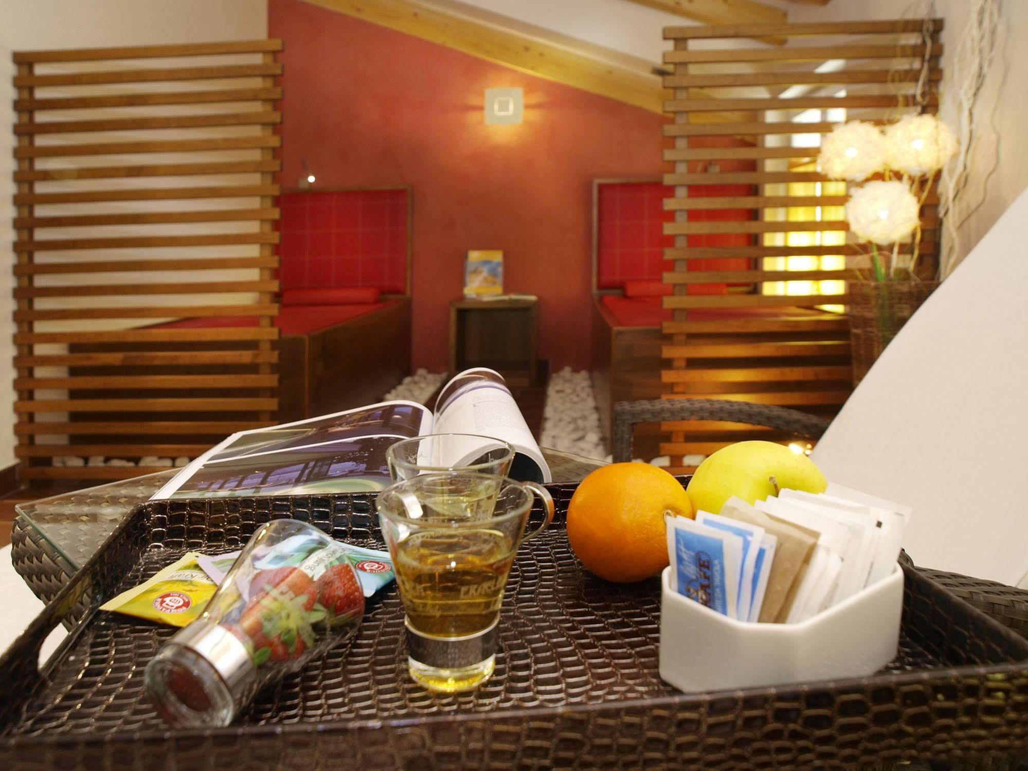 Hotel Garni Corallo Torbole Sul Garda Kültér fotó