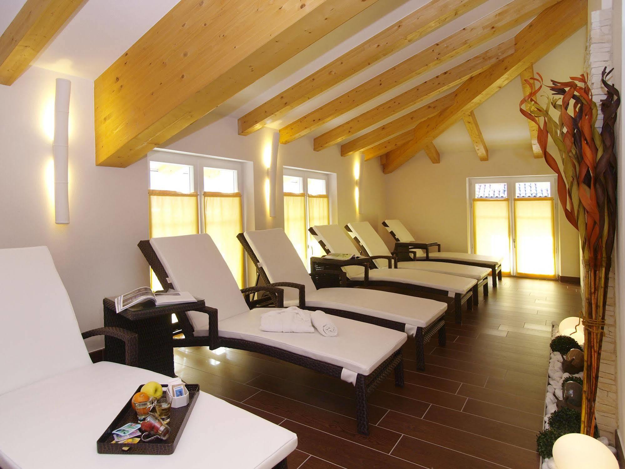 Hotel Garni Corallo Torbole Sul Garda Kültér fotó