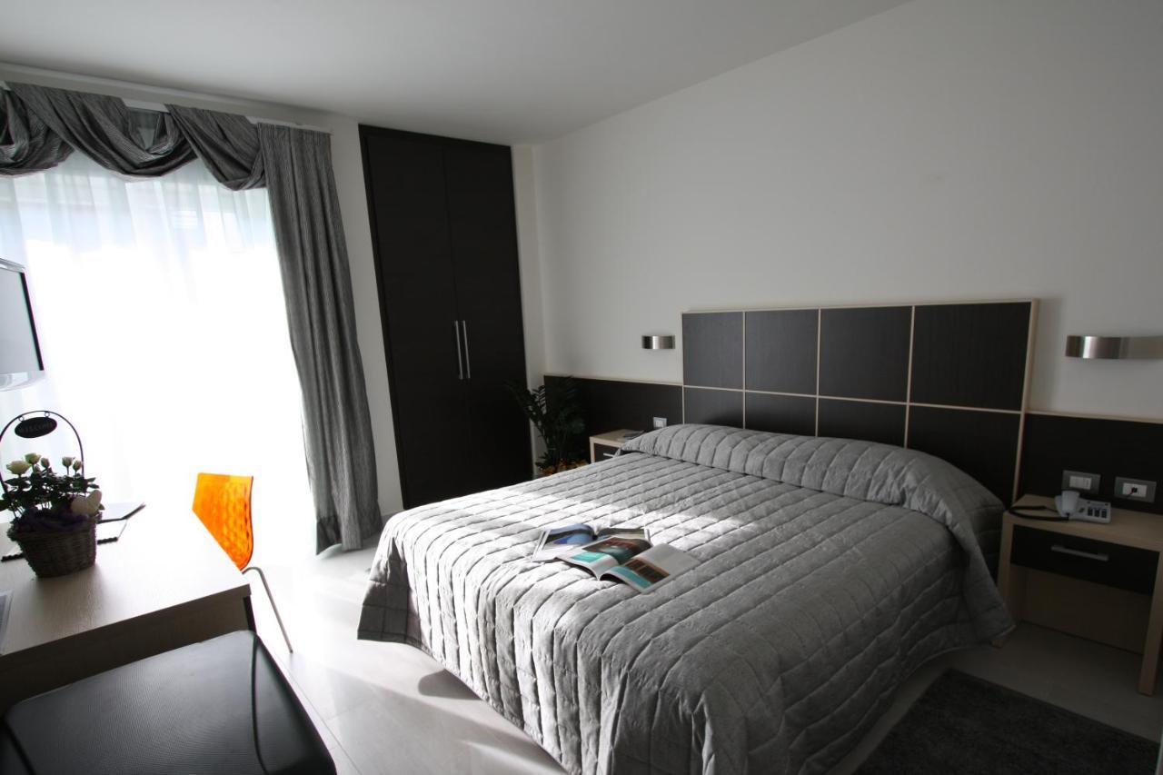 Hotel Garni Corallo Torbole Sul Garda Kültér fotó