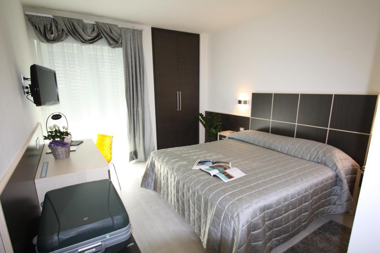 Hotel Garni Corallo Torbole Sul Garda Kültér fotó