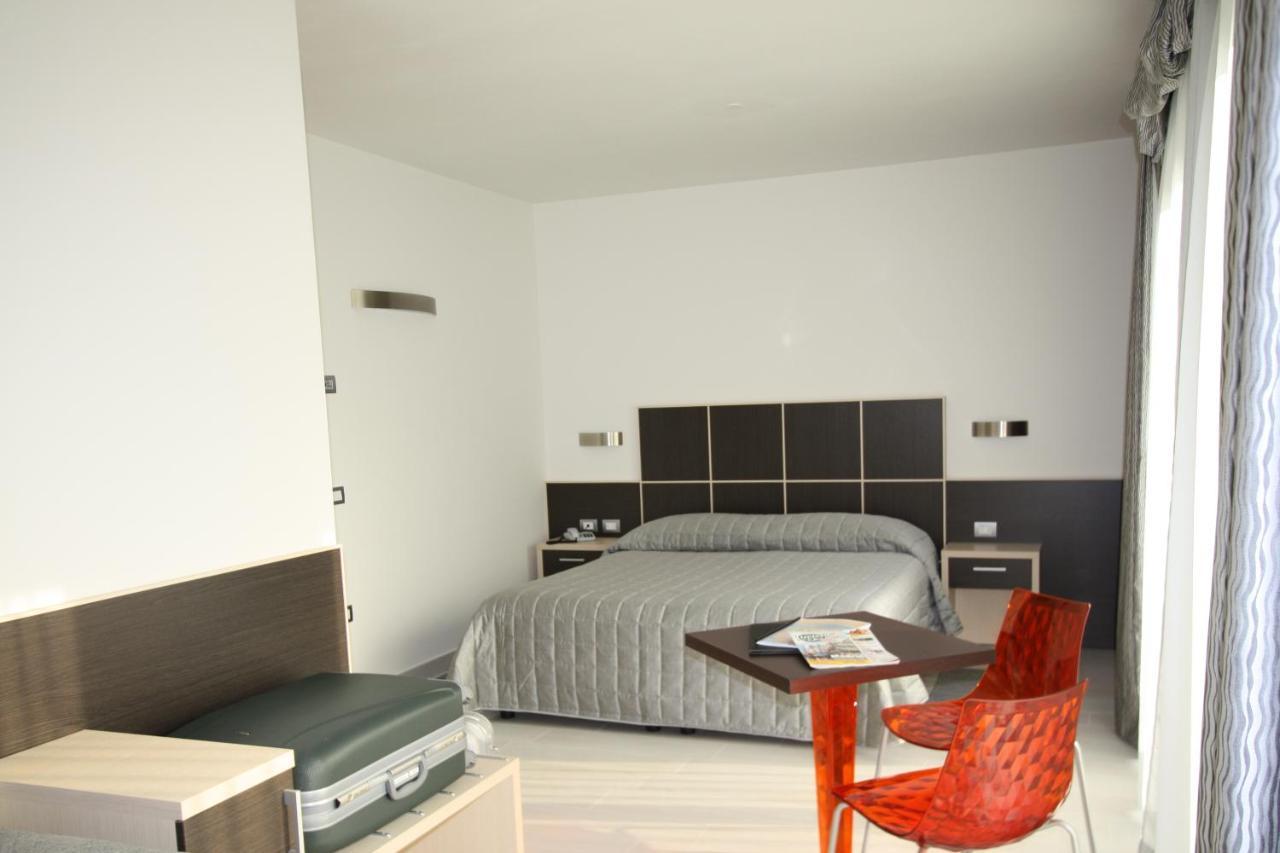 Hotel Garni Corallo Torbole Sul Garda Kültér fotó